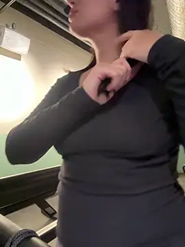 Snapshot of mamimamacitaaa chatting on October 24, 2025, 5:56 pm mamimamacitaaa online show from October 24, 2025, 5:56 pm