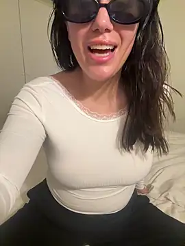 Snapshot of mamimamacitaaa chatting on October 25, 2025, 5:24 pm mamimamacitaaa online show from October 25, 2025, 5:24 pm