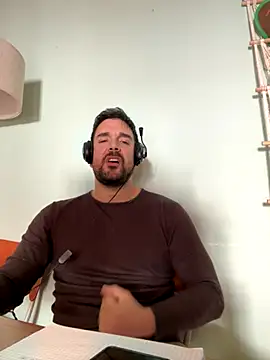 ReDiBastoni90 online show from October 28, 2025, 8:13 am