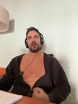 ReDiBastoni90 online show from October 29, 2025, 8:24 am