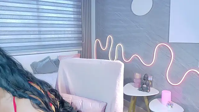 Naaomi cute online show from October 18, 2025, 9:06 pm