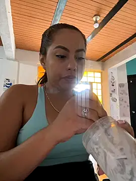 Emily Joee online show from November 20, 2025, 8:42 pm