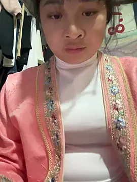 Snapshot of Linh-xxx chatting on February 5, 2026, 11:28 am Linh-xxx online show from February 5, 2026, 11:28 am