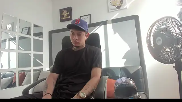 Snapshot of Sky_Wild chatting on November 1, 2025, 8:25 pm Sky Wild online show from November 1, 2025, 8:25 pm