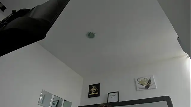 Snapshot of Sky_Wild chatting on October 23, 2025, 8:07 pm Sky Wild online show from October 23, 2025, 8:07 pm