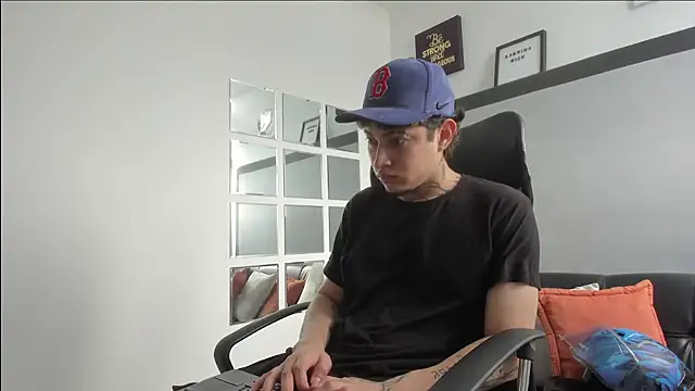 Snapshot of Sky_Wild chatting on October 30, 2025, 8:17 pm Sky Wild online show from October 30, 2025, 8:17 pm