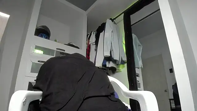 Snapshot of Sky_Wild chatting on June 30, 2026, 8:53 pm Sky Wild online show from June 30, 2026, 8:53 pm