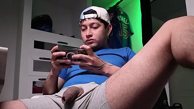 Snapshot of Sky_Wild chatting on August 1, 2026, 8:23 am Sky Wild online show from August 1, 2026, 8:23 am
