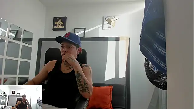 Snapshot of Sky_Wild chatting on October 21, 2025, 9:25 pm Sky Wild online show from October 21, 2025, 9:25 pm