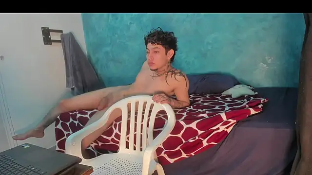 Snapshot of Sky_Wild chatting on December 4, 2025, 10:31 pm Sky Wild online show from December 4, 2025, 10:31 pm