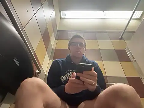 Snapshot of eddieeeeee1232 chatting on November 12, 2025, 2:43 pm eddieeeeee1232 online show from November 12, 2025, 2:43 pm