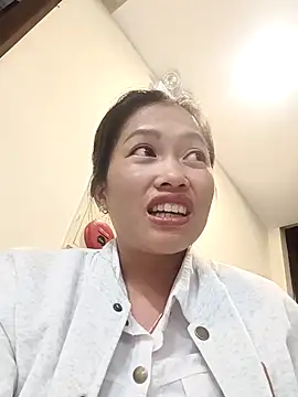 Snapshot of -Paige- chatting on October 14, 2025, 3:23 pm -Paige- online show from October 14, 2025, 3:23 pm