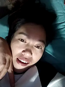 Snapshot of -Paige- chatting on November 26, 2025, 12:05 pm -Paige- online show from November 26, 2025, 12:05 pm