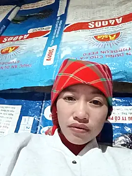 Snapshot of -Paige- chatting on November 29, 2025, 10:54 pm -Paige- online show from November 29, 2025, 10:54 pm