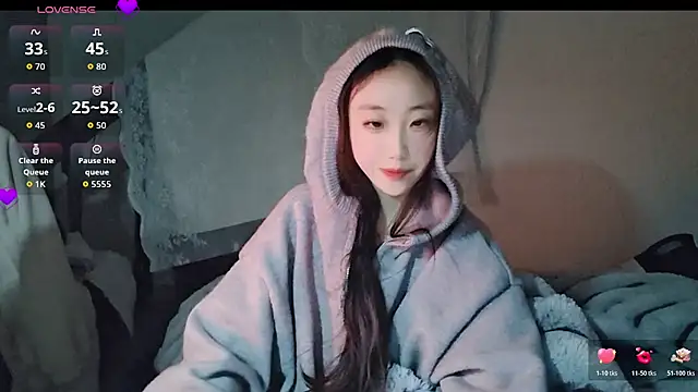 Snapshot of hyp0crite chatting on December 15, 2025, 3:29 pm hyp0crite online show from December 15, 2025, 3:29 pm