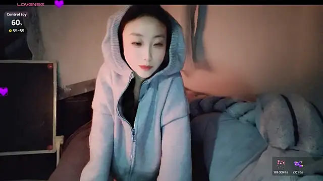 Snapshot of hyp0crite chatting on December 4, 2025, 3:22 pm hyp0crite online show from December 4, 2025, 3:22 pm