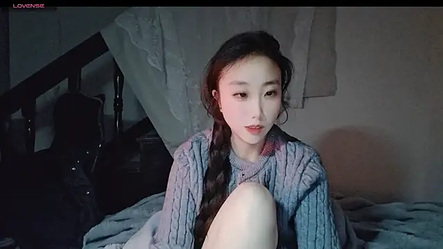 Snapshot of hyp0crite chatting on November 19, 2025, 3:45 pm hyp0crite online show from November 19, 2025, 3:45 pm