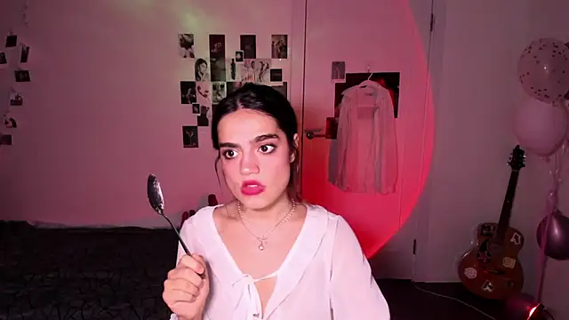 Snapshot of nightfloatt chatting on November 3, 2025, 8:45 pm nightfloatt online show from November 3, 2025, 8:45 pm