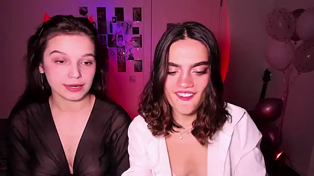 Snapshot of nightfloatt chatting on November 2, 2025, 2:22 pm nightfloatt online show from November 2, 2025, 2:22 pm