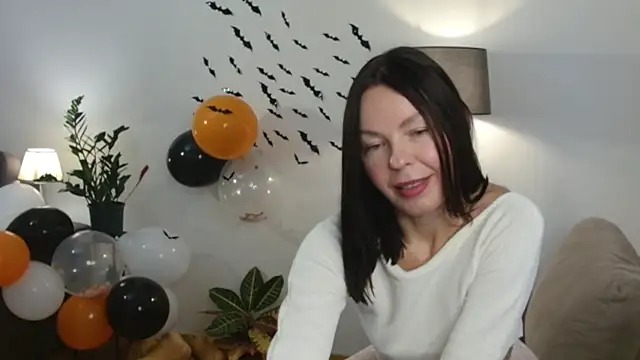 Snapshot of LittleNicolee chatting on October 26, 2025, 2:50 pm LittleNicolee online show from October 26, 2025, 2:50 pm