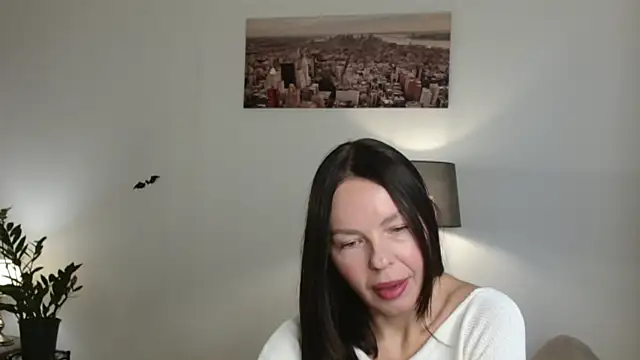 Snapshot of LittleNicolee chatting on October 21, 2025, 1:32 pm LittleNicolee online show from October 21, 2025, 1:32 pm