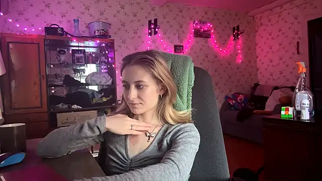 AmeliLia online show from March 19, 2026, 3:01 pm