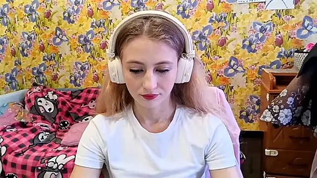 AmeliLia online show from October 18, 2025, 7:54 am