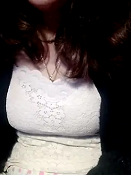 YiyinLy online show from February 11, 2026, 9:25 pm