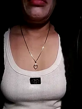 YiyinLy online show from December 21, 2025, 8:53 pm