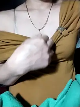 YiyinLy online show from November 7, 2025, 4:00 pm