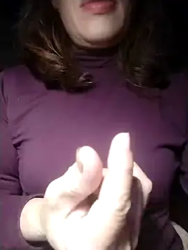 YiyinLy online show from November 19, 2025, 9:48 pm