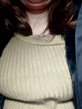 YiyinLy online show from January 7, 2026, 7:41 pm