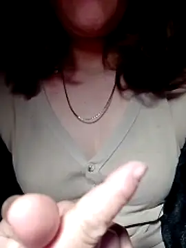 YiyinLy online show from January 5, 2026, 7:28 pm