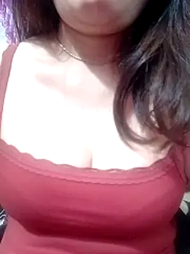 YiyinLy online show from March 9, 2026, 9:07 pm