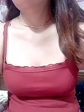 YiyinLy online show from June 11, 2026, 9:12 pm