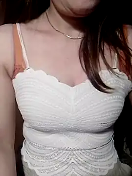 Snapshot of YiyinLy chatting on June 26, 2026, 9:53 pm YiyinLy online show from June 26, 2026, 9:53 pm