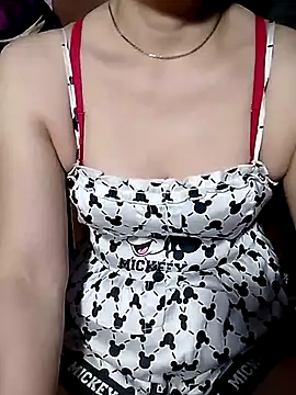 Snapshot of YiyinLy chatting on July 17, 2026, 9:01 pm YiyinLy online show from July 17, 2026, 9:01 pm