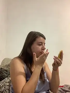 MiraCastellon online show from October 29, 2025, 12:15 pm