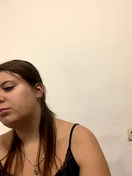 MiraCastellon online show from November 19, 2025, 1:22 pm