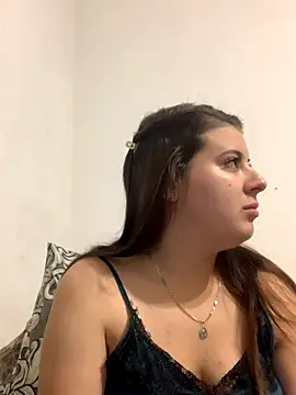 MiraCastellon online show from November 11, 2025, 11:27 am