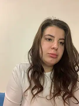 MiraCastellon online show from February 4, 2026, 1:06 pm