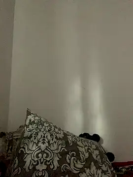 MiraCastellon online show from November 3, 2025, 11:36 am