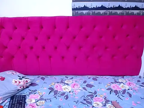 Snapshot of Amberdiamondmmm chatting on October 25, 2025, 4:33 am Amberdiamondmmm online show from October 25, 2025, 4:33 am