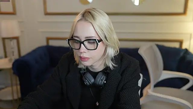 Jessica start online show from November 21, 2025, 2:05 pm