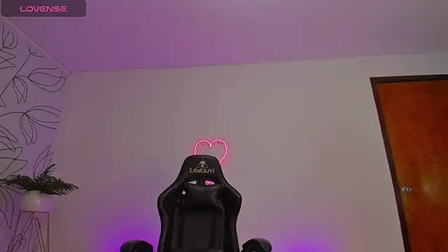 Snapshot of merida_06 chatting on November 12, 2025, 4:38 am merida 06 online show from November 12, 2025, 4:38 am