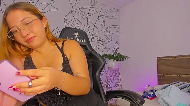 Snapshot of merida_06 chatting on November 24, 2025, 3:17 am merida 06 online show from November 24, 2025, 3:17 am