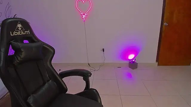 Snapshot of merida_06 chatting on November 7, 2025, 3:11 am merida 06 online show from November 7, 2025, 3:11 am