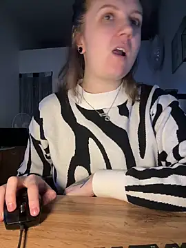 Snapshot of Amy__Leee_ chatting on December 17, 2025, 1:05 pm Amy Leee online show from December 17, 2025, 1:05 pm