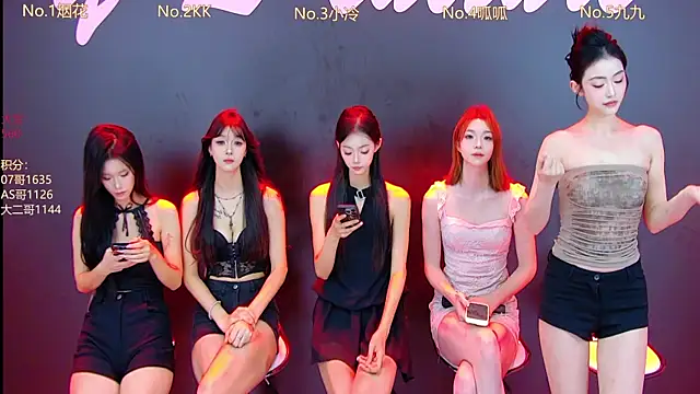 Snapshot of DX-002 chatting on October 18, 2025, 1:40 am DX-002 online show from October 18, 2025, 1:40 am