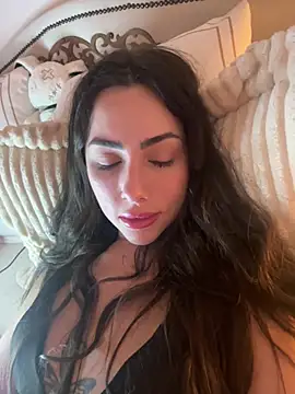 Baby Mia pires online show from February 20, 2026, 3:14 am